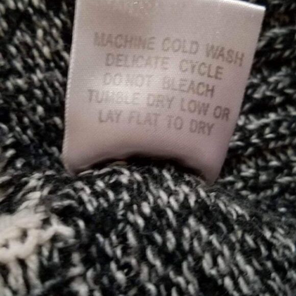 Charlotte Russe Unstructured Cardigan (Red/Black/White) size Medium - Picture 9 of 9